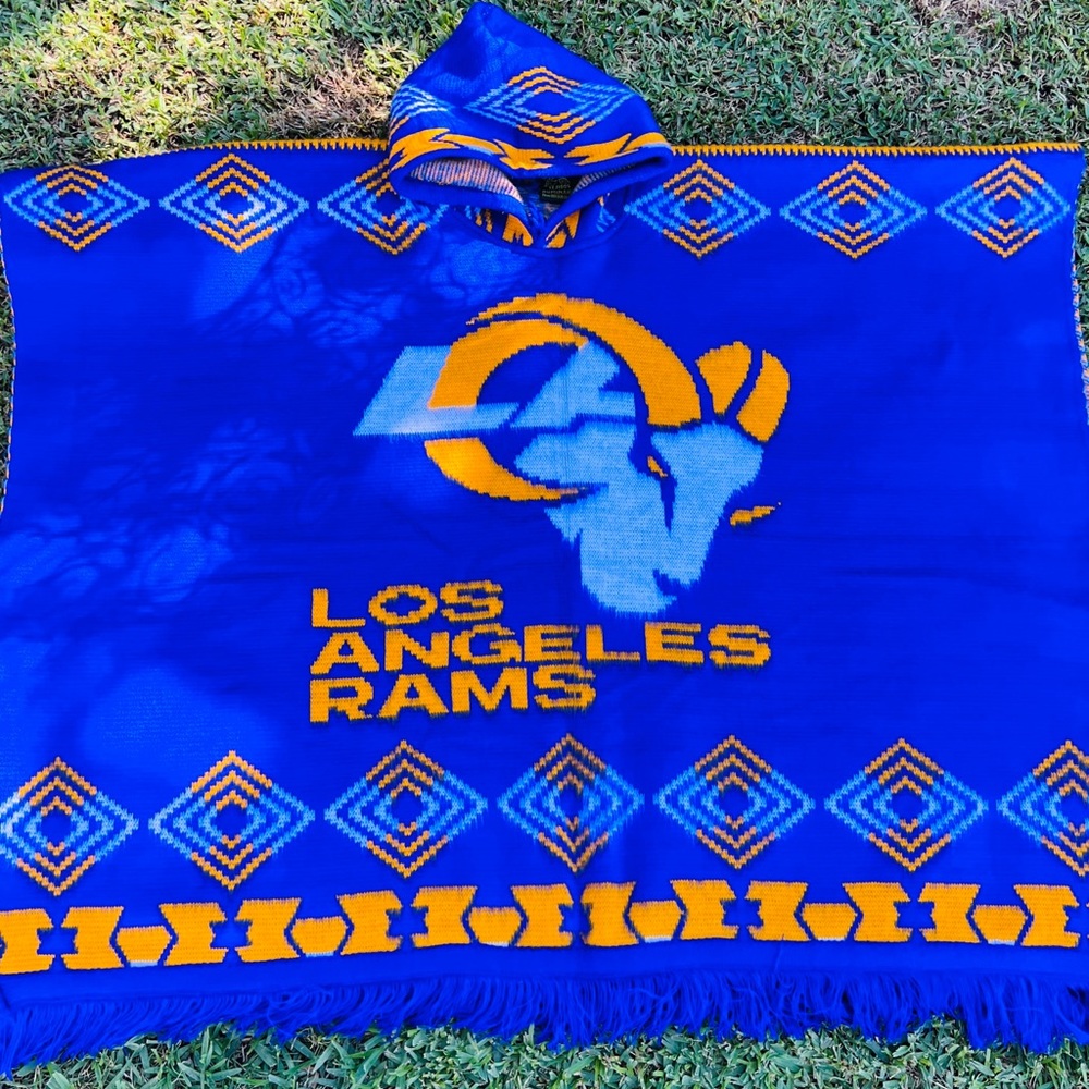 Los Angeles Rams Alpaca Wool blend poncho, unisex one size.Made in Ecuador